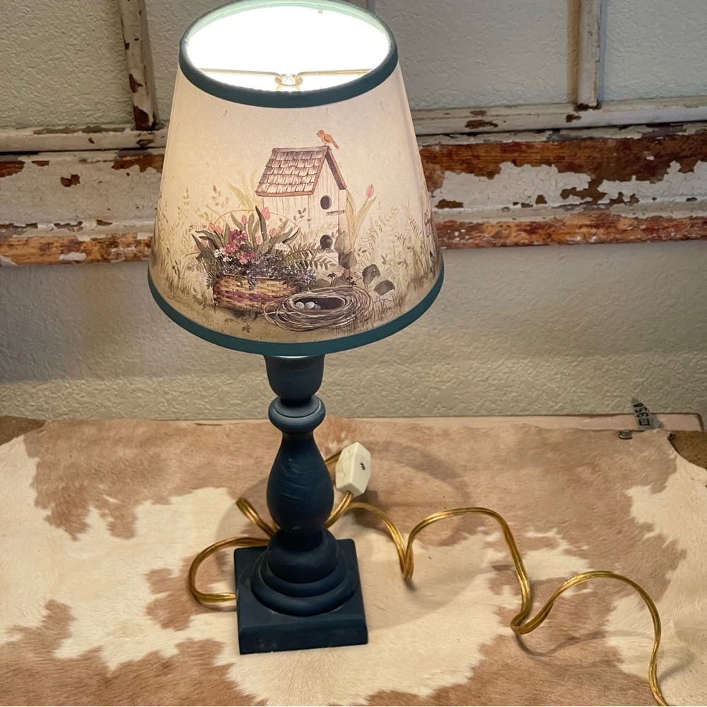 Vintage Homestead Shoppe table lamp 15” h
